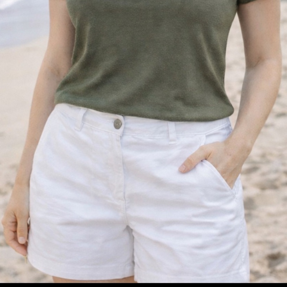 LIZ CLAIBORNE White Shorts
